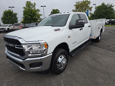 Used 2024 RAM 3500 SLT w/ Quick Order Package 2YG SLT AWD/4WD image 13
