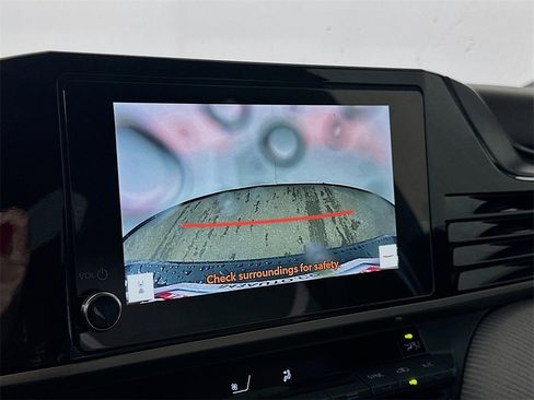 Used 2025 Toyota Camry SE w/ Convenience Package image 10