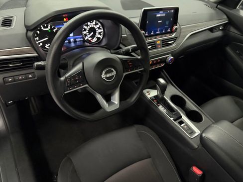 Used 2025 Nissan Altima 2.5 SV image 12