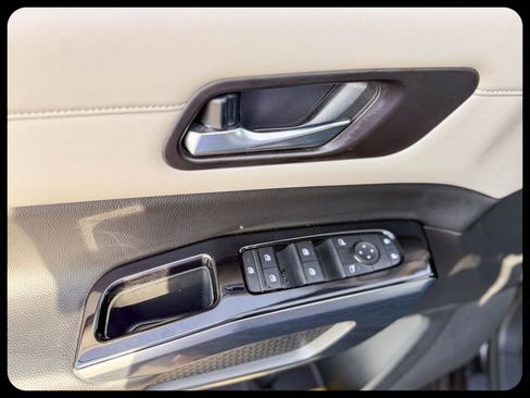 Used 2022 Nissan Pathfinder SL w/ SL Premium Package image 25