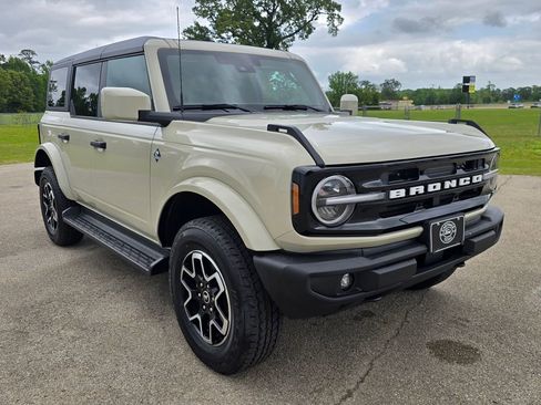 New 2026 Ford Bronco Outer Banks AWD/4WD image 9
