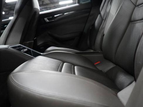 Used 2020 Porsche Panamera RWD image 19