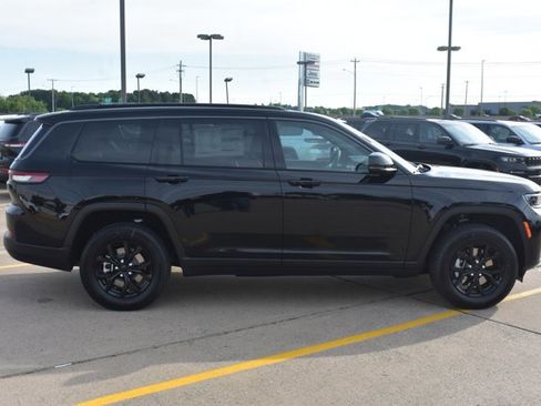 New 2026 Jeep Grand Cherokee L 4WD image 4