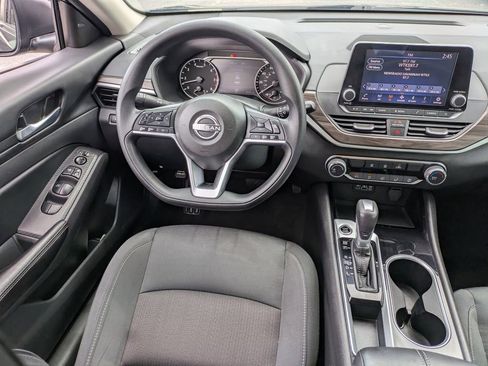 Used 2024 Nissan Altima 2.5 SV FWD image 15