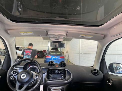 Used 2016 smart fortwo Coupe RWD image 16
