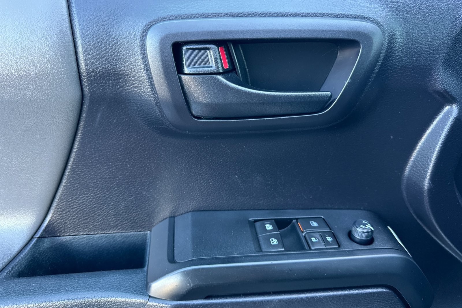Used 2020 Toyota Tacoma SR RWD image 11