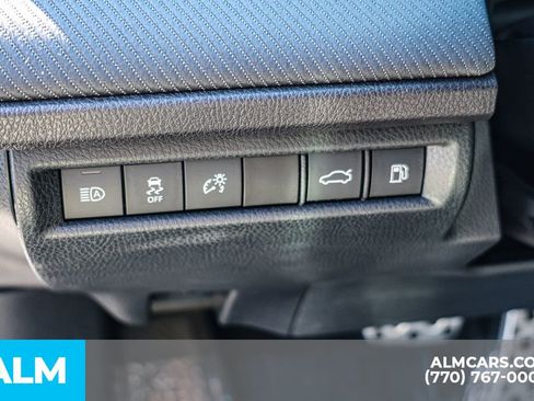 Used 2025 Toyota Camry SE image 27