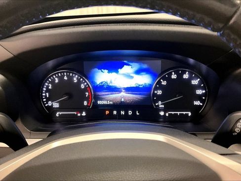 Used 2021 Ford Explorer XLT AWD/4WD image 13