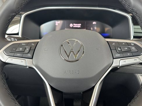 New 2026 Volkswagen Taos SE FWD image 23