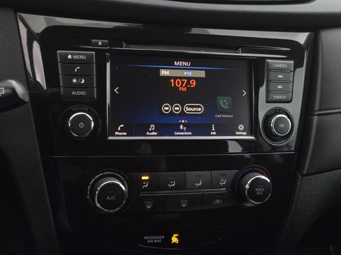 Used 2020 Nissan Rogue S image 14