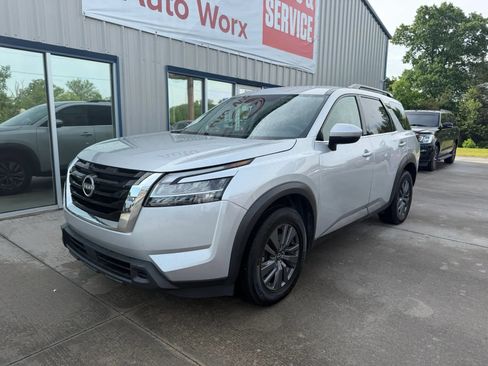 Used 2022 Nissan Pathfinder SV AWD/4WD image 32