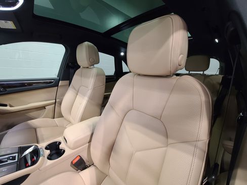 New 2026 Porsche Macan image 5