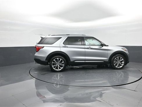 Certified 2025 Ford Explorer Platinum w/ Ultimate Package image 8