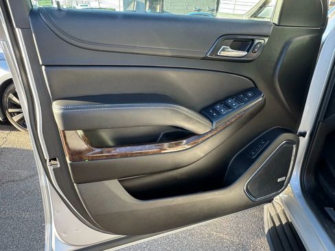 Used 2019 Chevrolet Suburban LT image 13