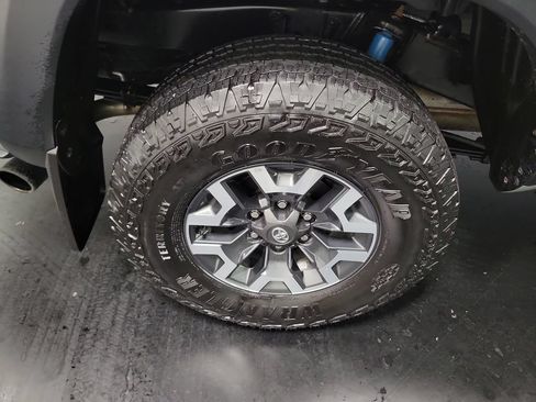 Used 2023 Toyota Tacoma TRD Off-Road w/ Technology Package AWD/4WD image 11