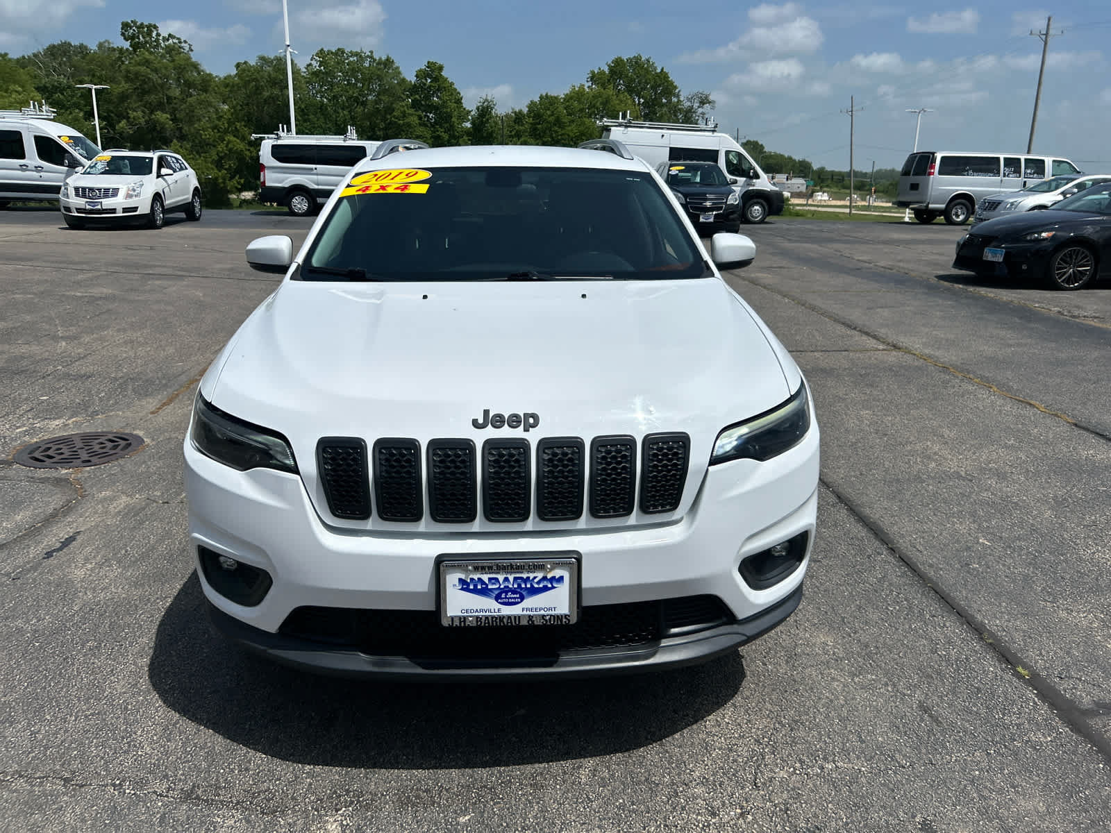 Used 2019 Jeep Cherokee Latitude Plus w/ Cold Weather Group AWD/4WD image 8