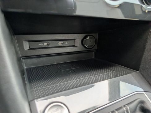 Used 2021 Volkswagen Tiguan SE FWD image 16