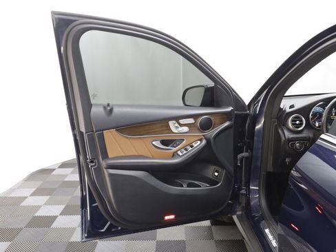 Used 2022 Mercedes-Benz GLC 300 4MATIC image 5