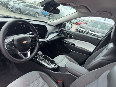 Used 2024 Chevrolet Trax LT w/ Driver Confidence Package FWD image 25