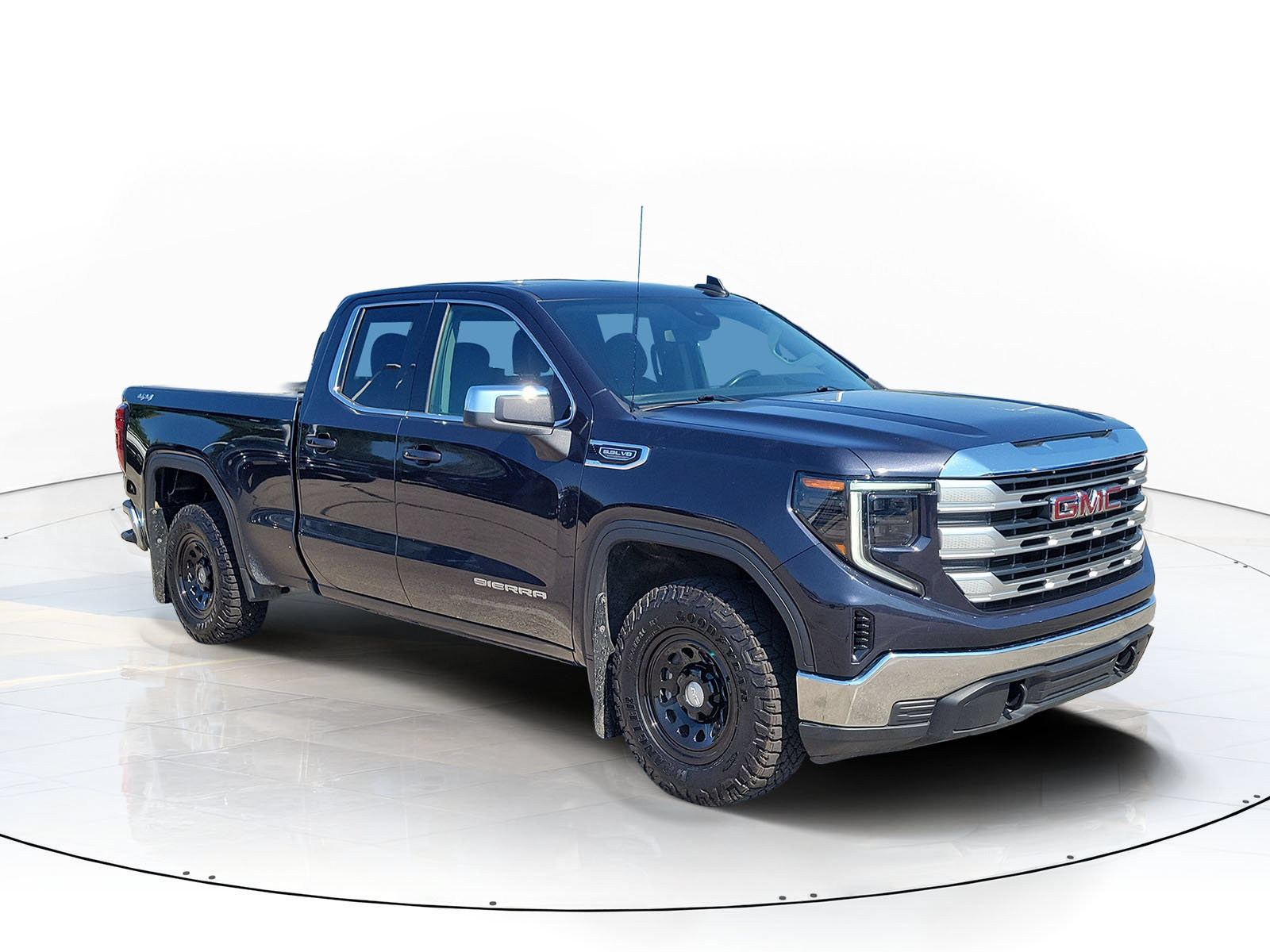 Used 2023 GMC Sierra 1500 SLE w/ Enhanced Capability Package AWD/4WD image 2