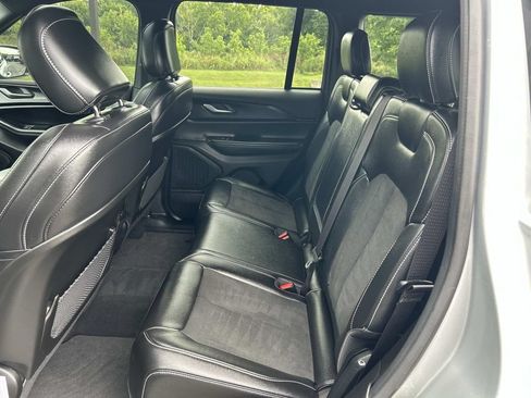 Used 2025 Jeep Grand Cherokee Altitude RWD image 27