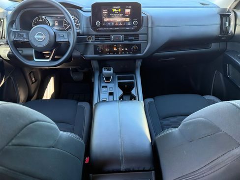 Used 2024 Nissan Pathfinder S image 27