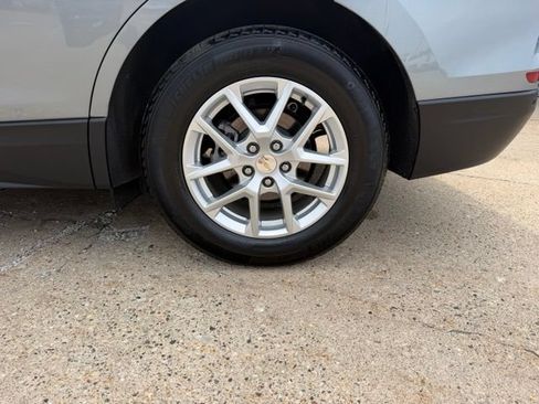 Used 2024 Chevrolet Equinox LT FWD image 13
