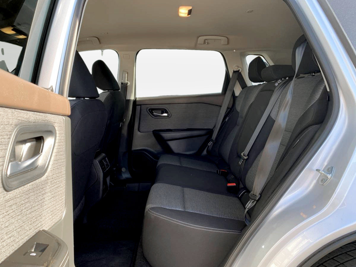 Used 2023 Nissan Rogue SV FWD image 16