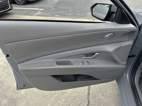 Used 2023 Hyundai Elantra SEL w/ Convenience Package image 13