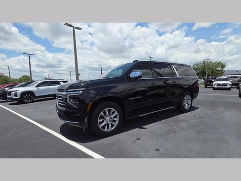 New 2026 Chevrolet Suburban Premier RWD image 25