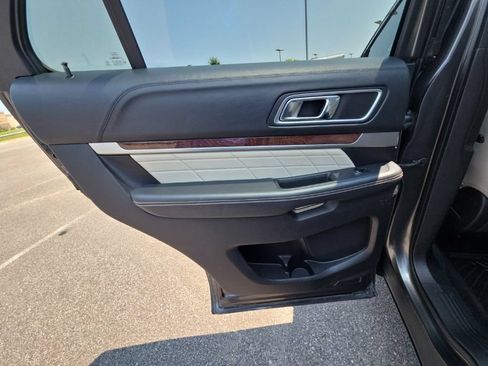 Used 2016 Ford Explorer Platinum AWD/4WD image 13