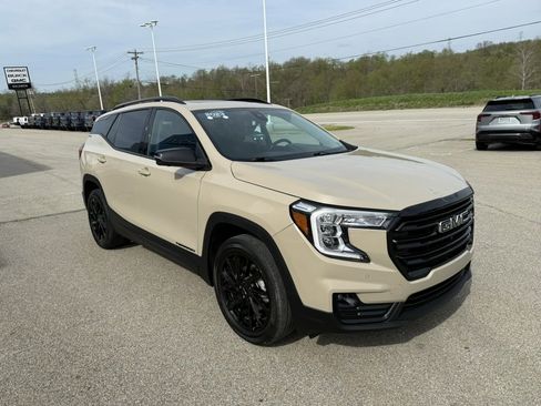 Used 2023 GMC Terrain SLT w/ Tech Package image 7