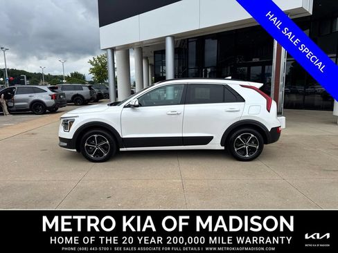 Used 2025 Kia Niro EX FWD image 2