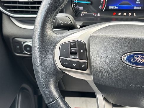 Used 2022 Ford Explorer XLT w/ Equipment Group 202A image 31