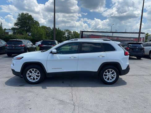Used 2018 Jeep Cherokee Latitude Plus w/ Trailer Tow Group AWD/4WD image 6