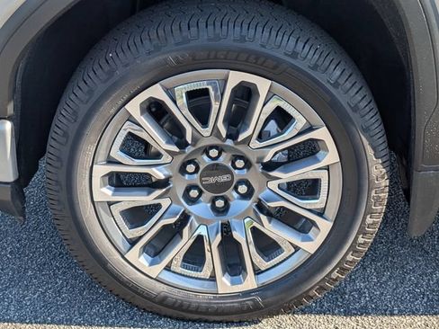 Used 2024 GMC Sierra 1500 Denali Ultimate AWD/4WD image 13