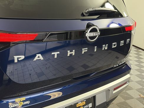 Certified 2025 Nissan Pathfinder SL w/ SL Premium Package image 15