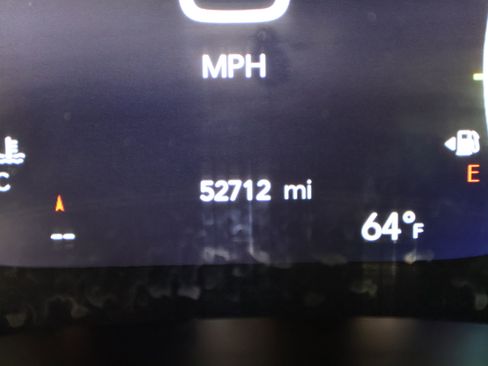 Used 2024 Chrysler Pacifica Touring-L image 17