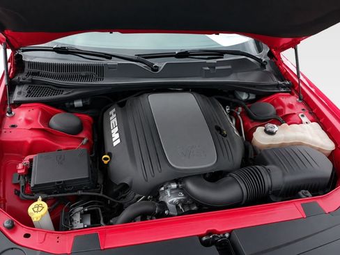 Used 2019 Dodge Challenger R/T RWD image 10