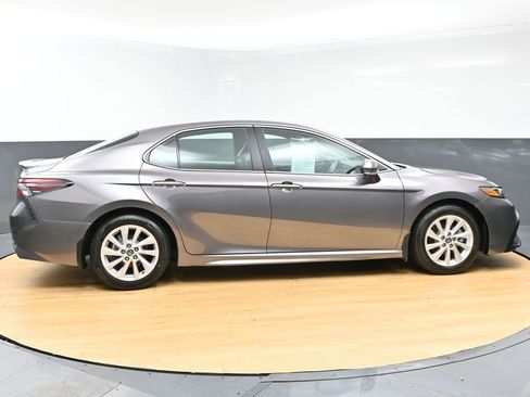 Used 2024 Toyota Camry SE image 7