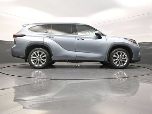 Used 2024 Toyota Highlander Limited AWD/4WD image 39