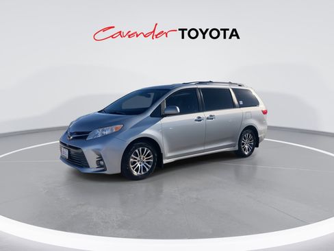 Certified 2020 Toyota Sienna XLE image 4