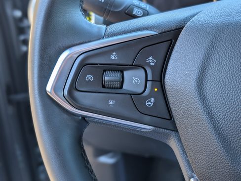 Used 2024 Chevrolet Trax LT w/ Driver Confidence Package image 6