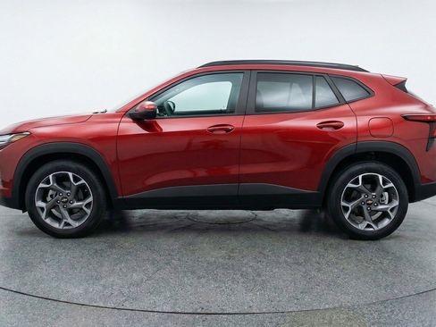 Used 2025 Chevrolet Trax LT image 5