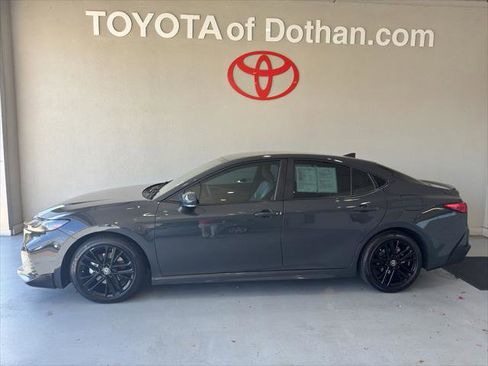 Certified 2025 Toyota Camry SE image 1