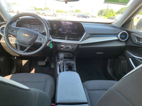 Used 2024 Chevrolet Trax LS FWD image 17