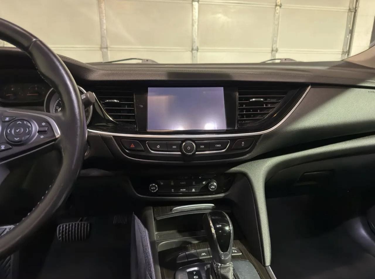 Used 2018 Buick Regal Essence w/ Driver Confidence Package #1 AWD/4WD image 12
