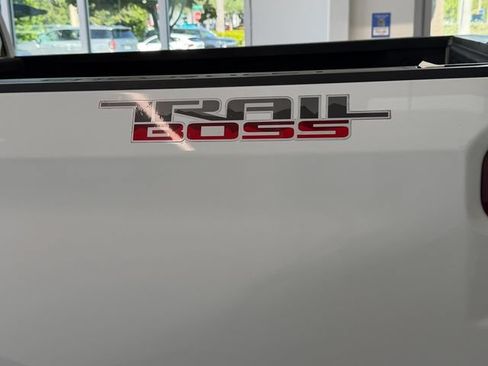 Used 2021 Chevrolet Silverado 1500 LT Trail Boss w/ Convenience Package II AWD/4WD image 16