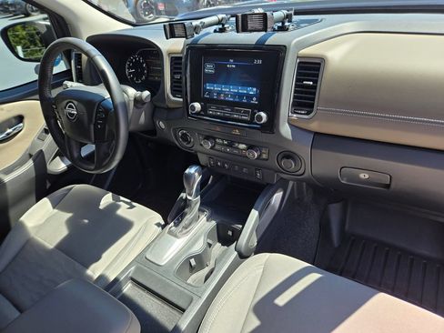 Used 2022 Nissan Frontier SV AWD/4WD image 10