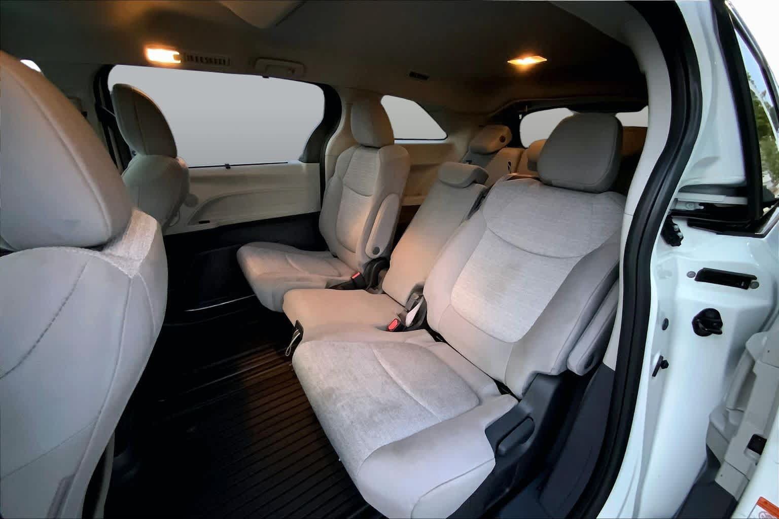 Used 2022 Toyota Sienna LE FWD image 18